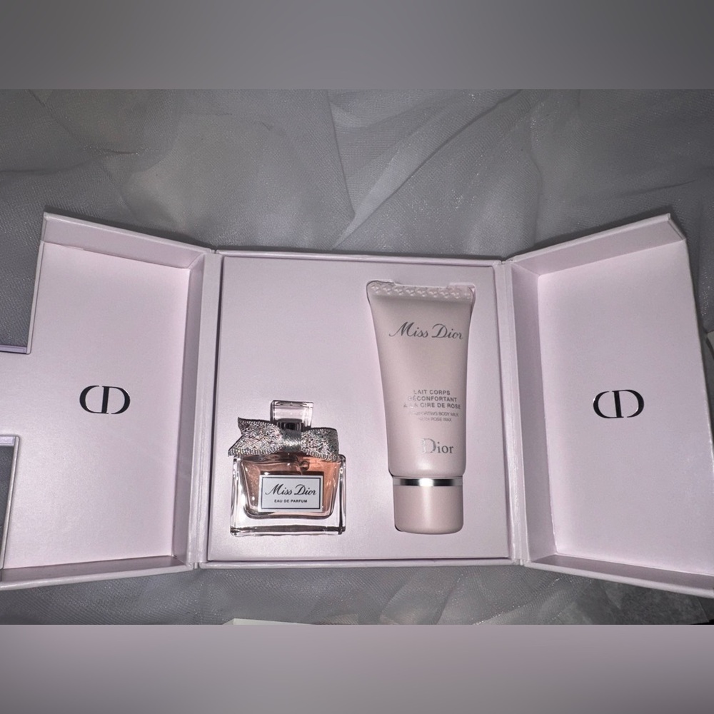 NWT Dior Addict 24hr Lipglow Oil Black Cherry + Holder Keychain + More - Picture 2 of 14